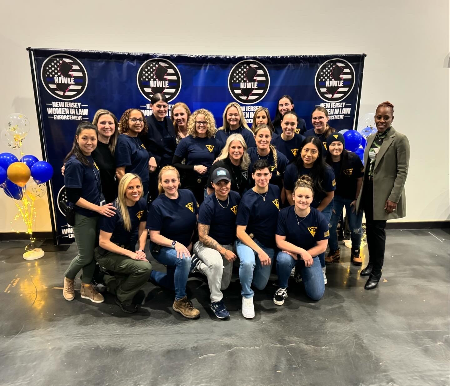 3 Lady Blue & Gold team group photo